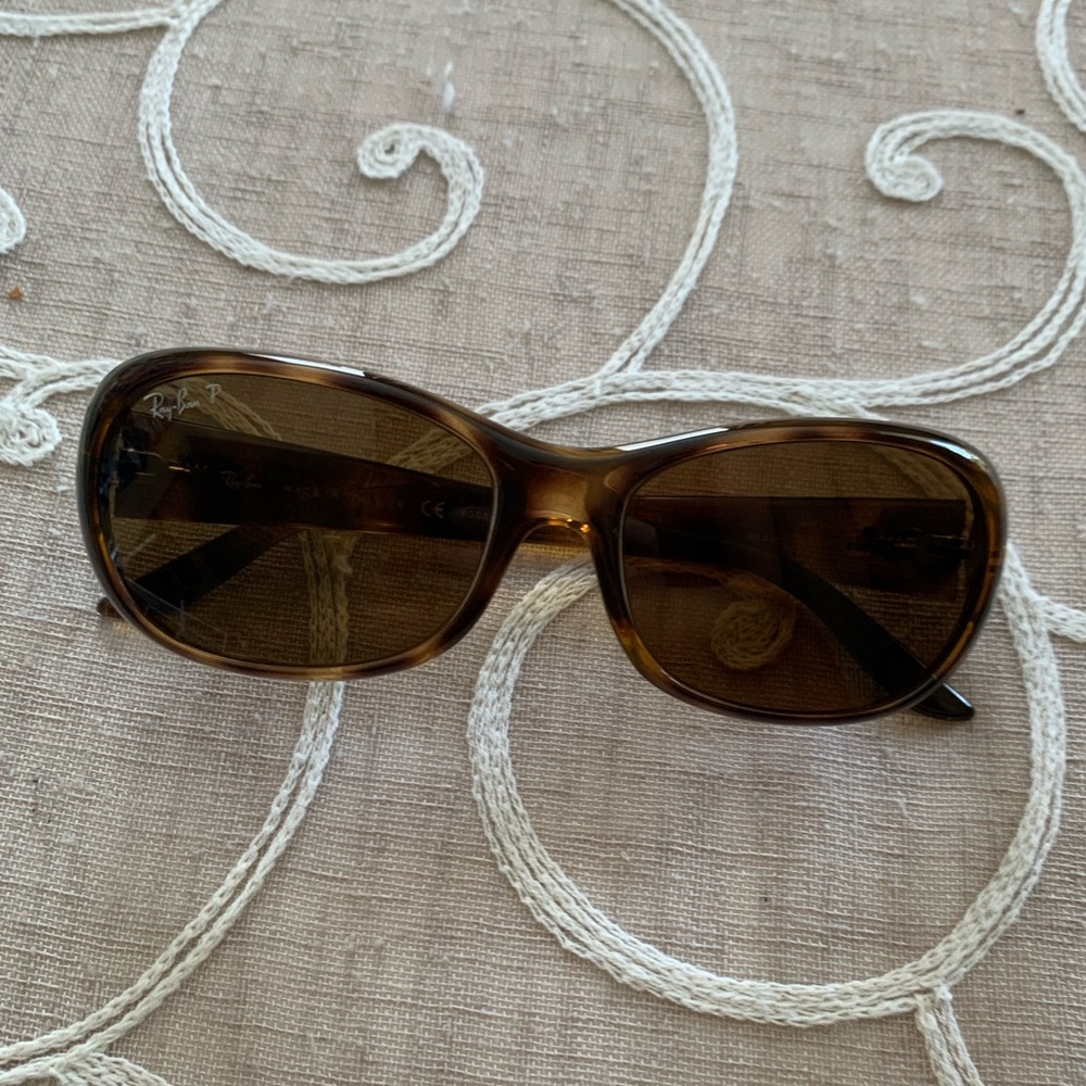 Tortoiseshell Ray-Ban women’s sunglasses